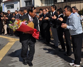 大金町長退任・見送り