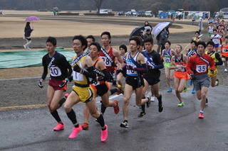 みなみなす若鮎駅伝スタートの様子