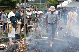 大火渡り祭